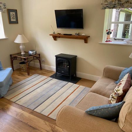 Oke Apple Cottage Shillingstone エクステリア 写真