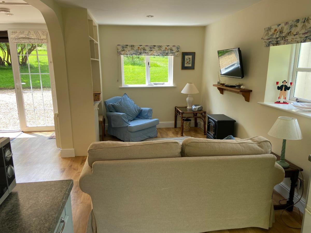 Oke Apple Cottage Shillingstone エクステリア 写真